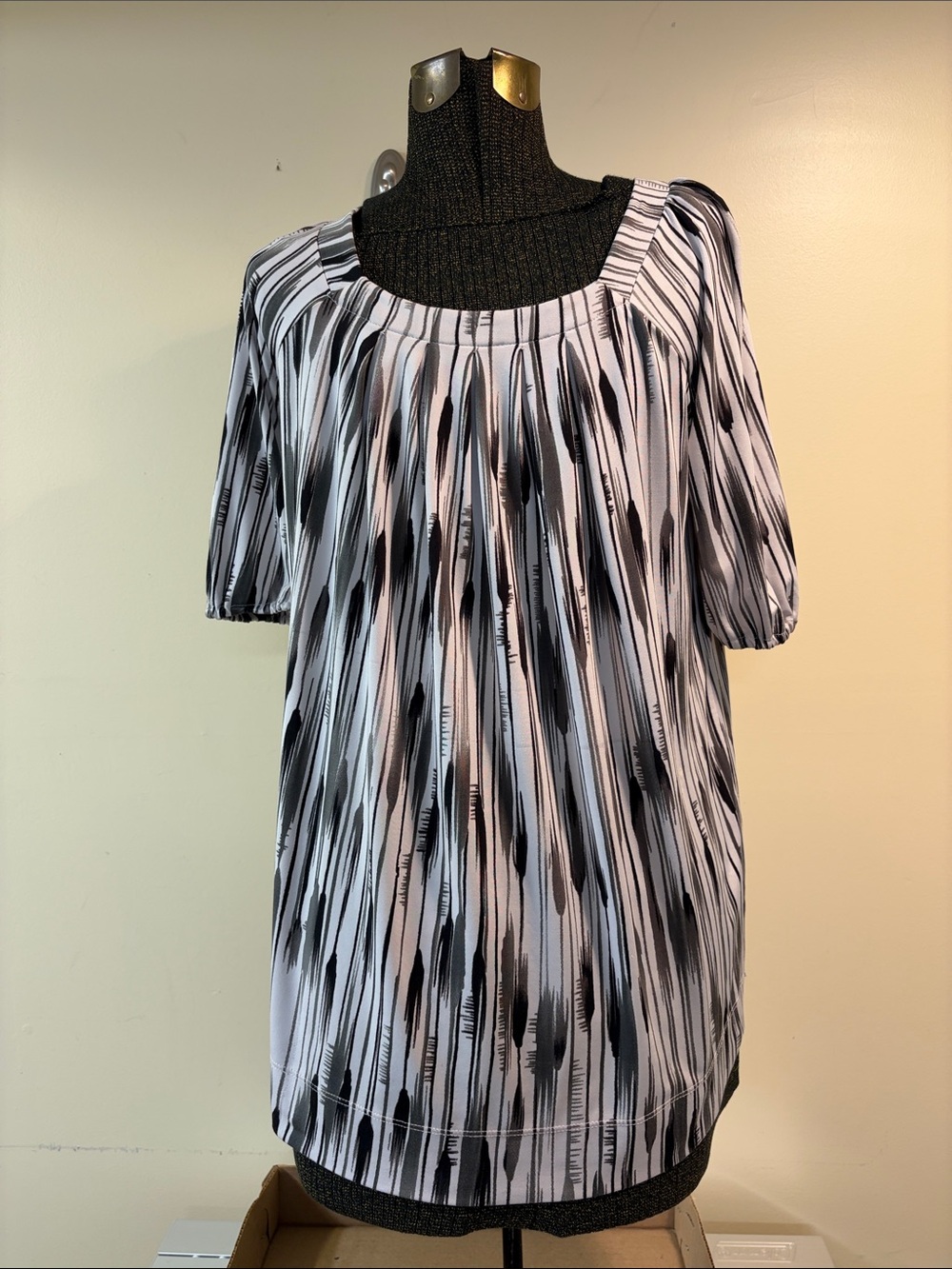 Black & White Printed Women’s Square Neck top